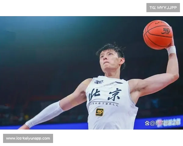 曾凡博本赛季表现亮眼距离MVP还有差距但入选一阵不成问题