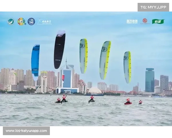 2025年全国帆板风筝板锦标赛在狂风中上演激动人心的水上对决